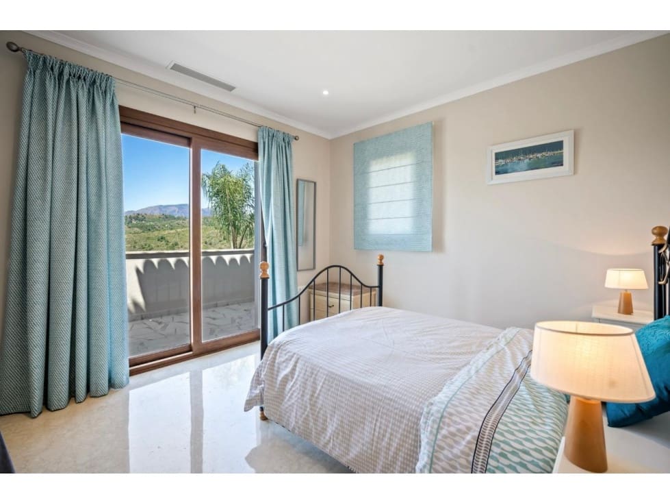 Chalet de 6 habitaciones en Benahavís en venta con piscina - 2.475.000 € (Ref: 8742917)