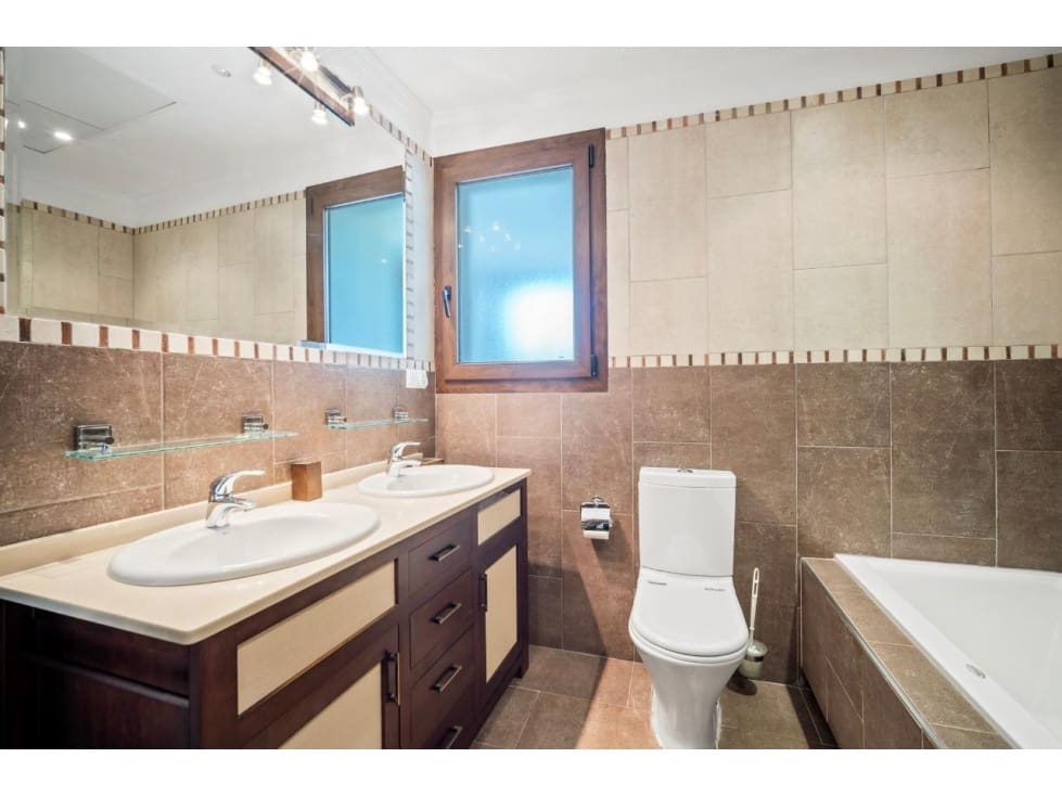 Chalet de 6 habitaciones en Benahavís en venta con piscina - 2.475.000 € (Ref: 8742917)