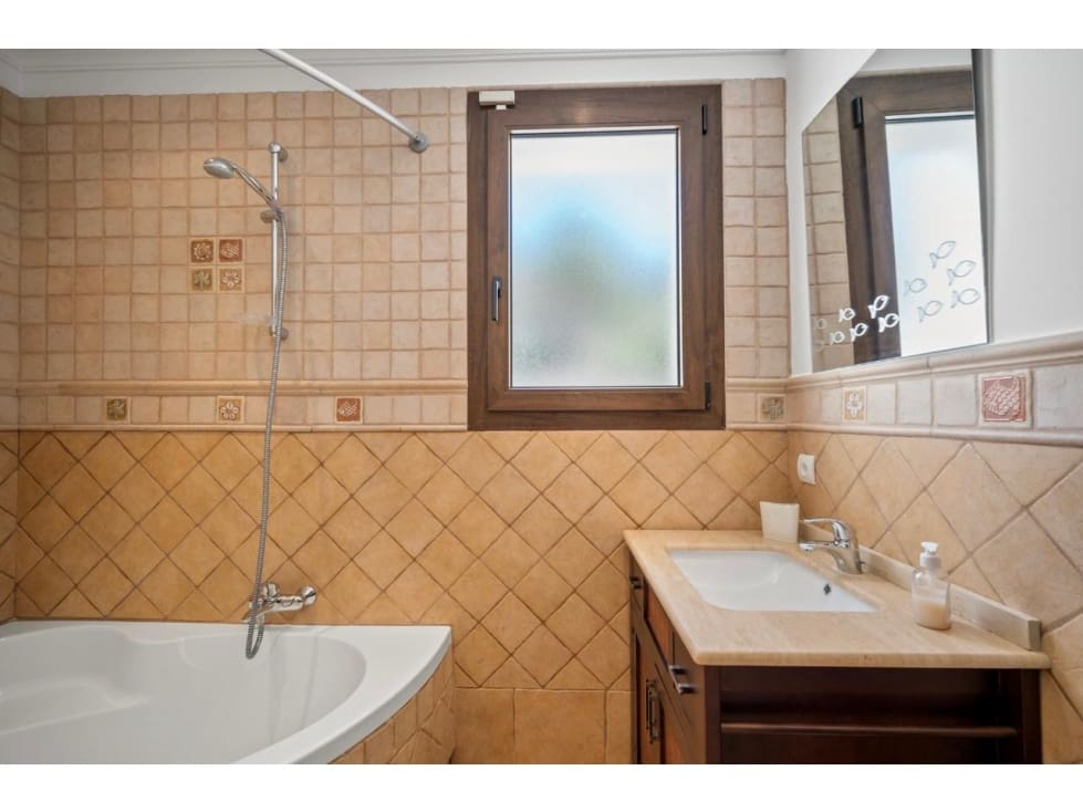 Chalet de 6 habitaciones en Benahavís en venta con piscina - 2.475.000 € (Ref: 8742917)