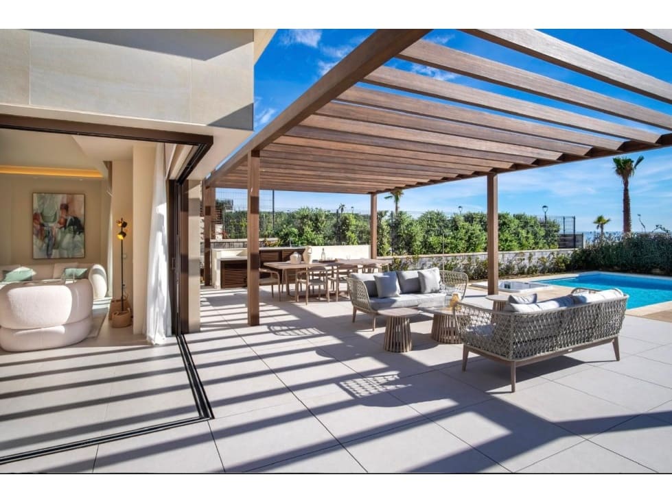 4 bedroom Villa for sale in Estepona with pool - € 4,500,000 (Ref: 8821654)