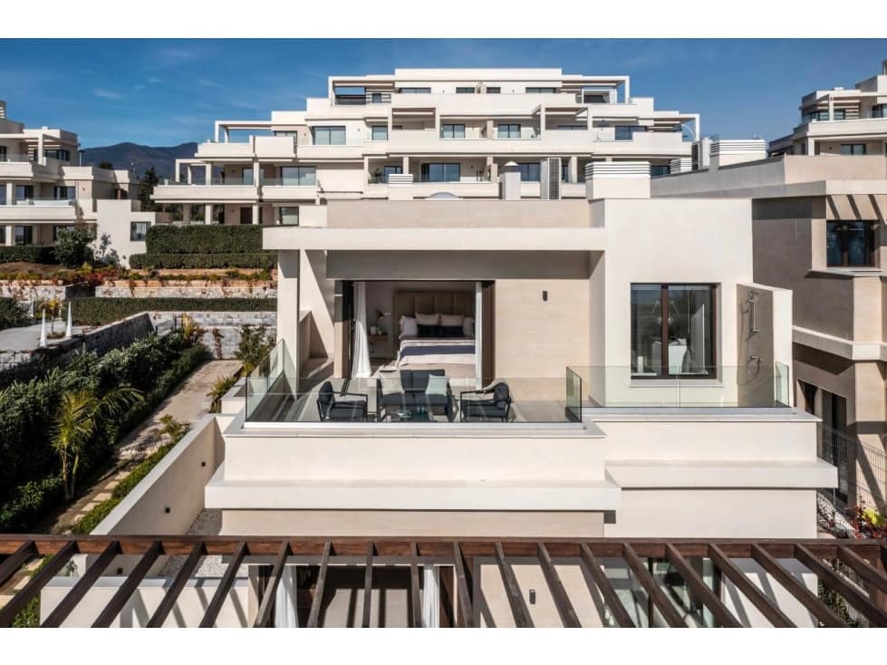 4 bedroom Villa for sale in Estepona with pool - € 4,500,000 (Ref: 8821654)