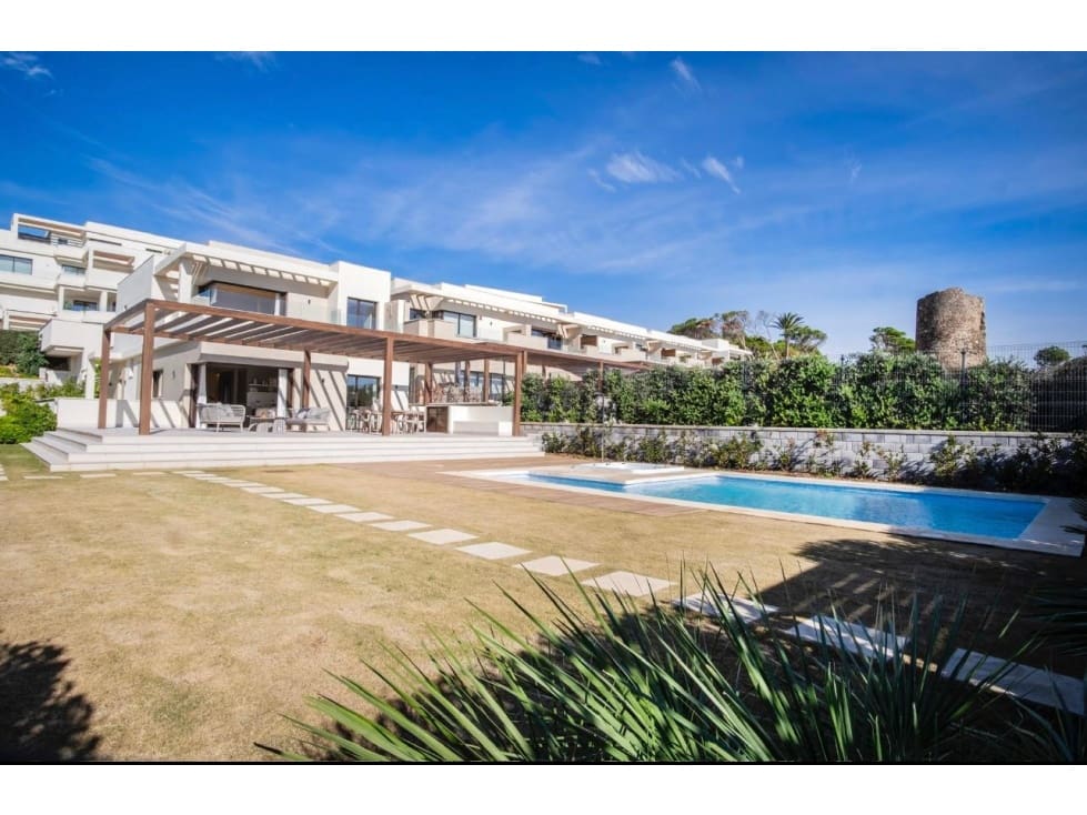 4 bedroom Villa for sale in Estepona with pool - € 4,500,000 (Ref: 8821654)