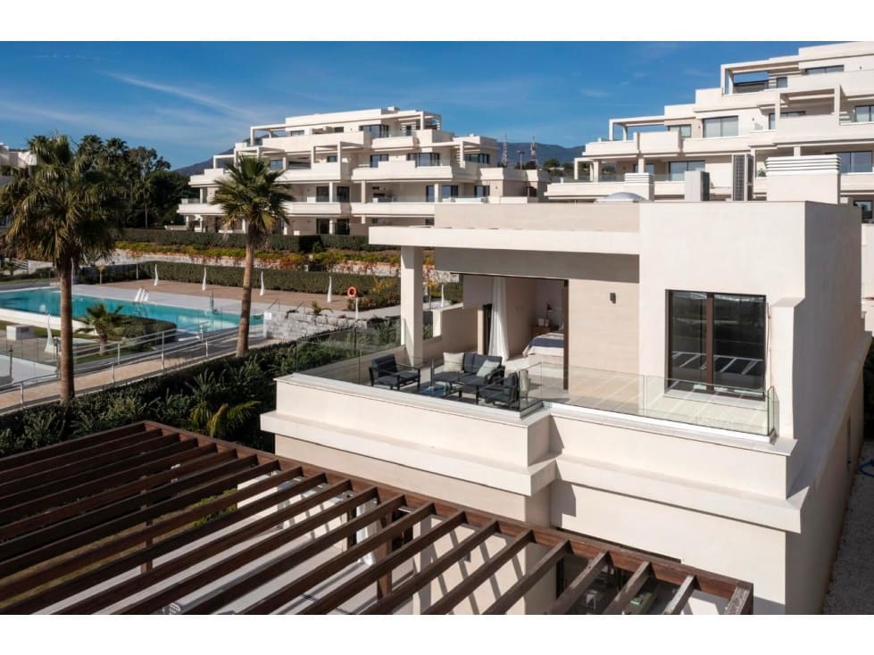 4 bedroom Villa for sale in Estepona with pool - € 4,500,000 (Ref: 8821654)