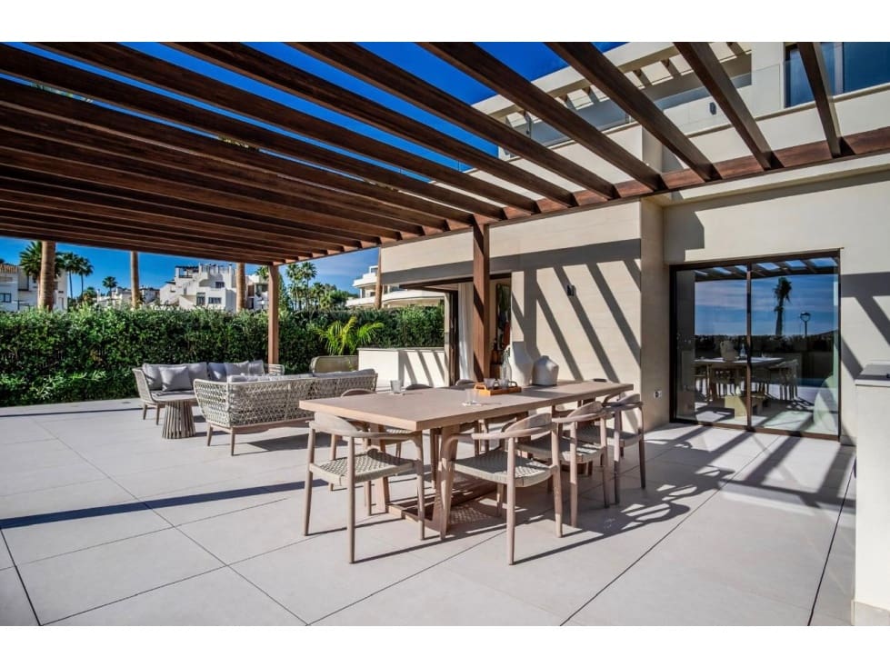 4 bedroom Villa for sale in Estepona with pool - € 4,500,000 (Ref: 8821654)