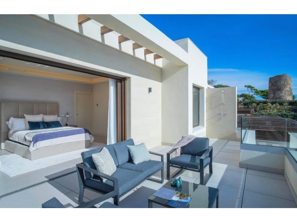 4 bedroom Villa for sale in Estepona with pool - € 4,500,000 (Ref: 8821654)