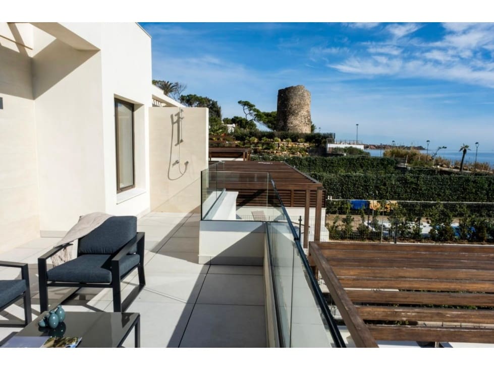 4 bedroom Villa for sale in Estepona with pool - € 4,500,000 (Ref: 8821654)