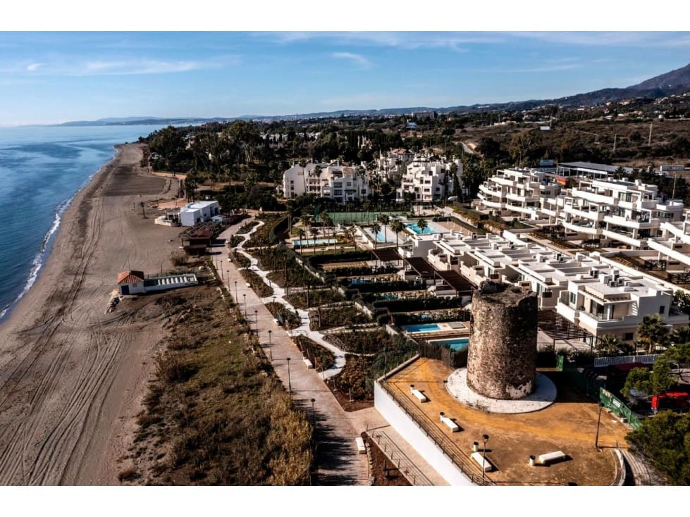 4 bedroom Villa for sale in Estepona with pool - € 4,500,000 (Ref: 8821654)