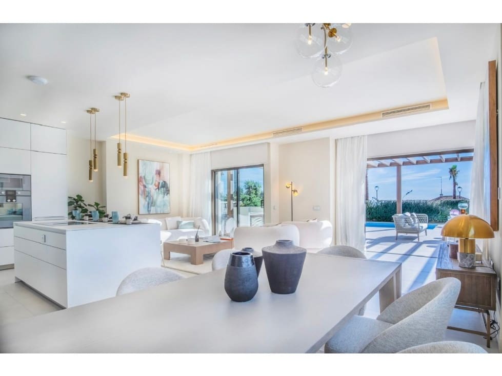 4 bedroom Villa for sale in Estepona with pool - € 4,500,000 (Ref: 8821654)