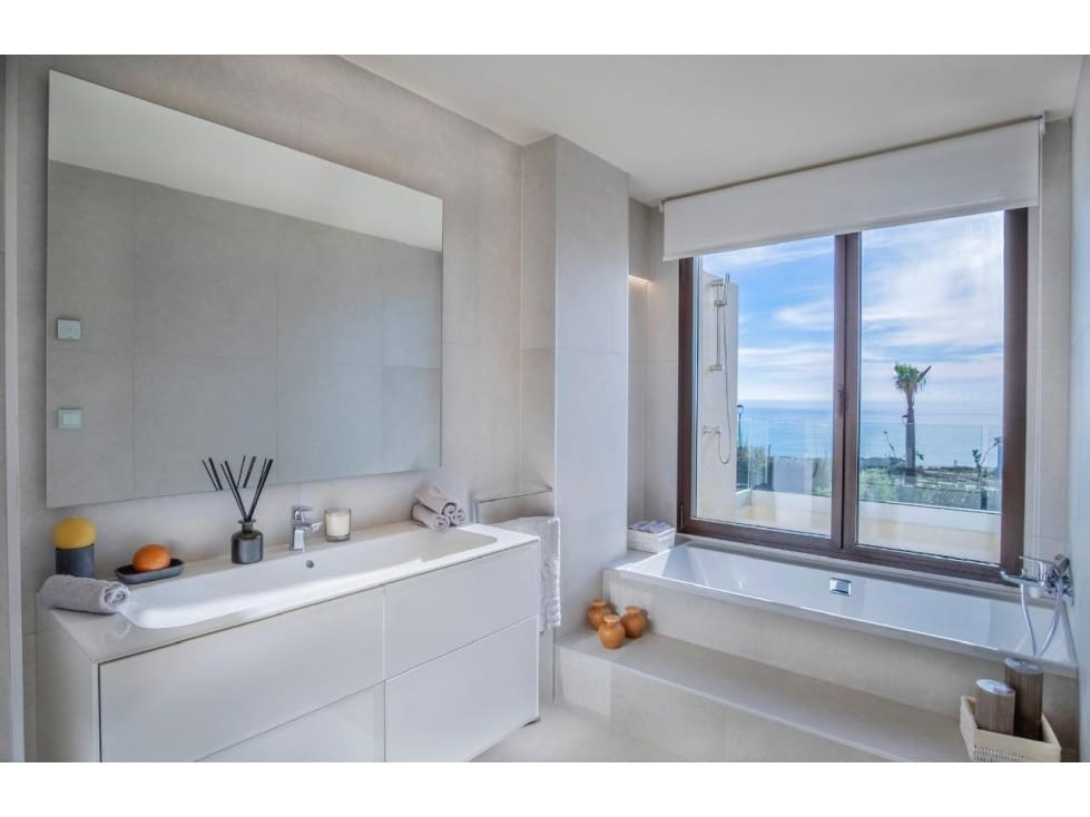 4 bedroom Villa for sale in Estepona with pool - € 4,500,000 (Ref: 8821654)