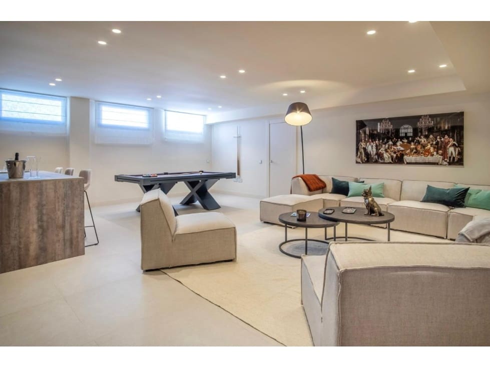 4 bedroom Villa for sale in Estepona with pool - € 4,500,000 (Ref: 8821654)