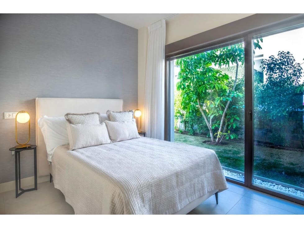 4 bedroom Villa for sale in Estepona with pool - € 4,500,000 (Ref: 8821654)