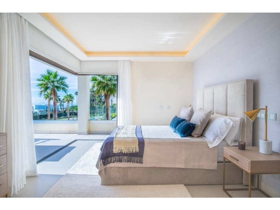 4 bedroom Villa for sale in Estepona with pool - € 4,500,000 (Ref: 8821654)