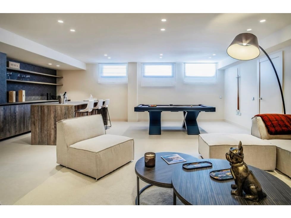 4 bedroom Villa for sale in Estepona with pool - € 4,500,000 (Ref: 8821654)