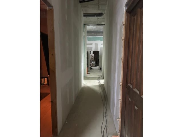 Comercial para venda em Estepona com piscina - 320 000 € (Ref: 9296059)