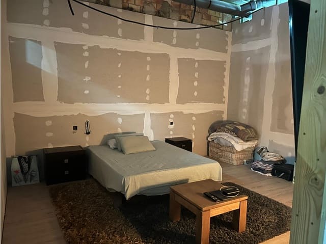 Comercial para venda em Estepona com piscina - 320 000 € (Ref: 9296059)