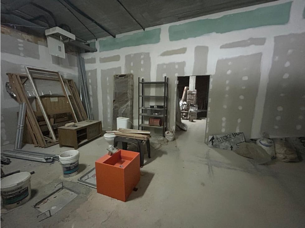 Erhverv til salg i Estepona med swimmingpool - € 320.000 (Ref: 9296059)