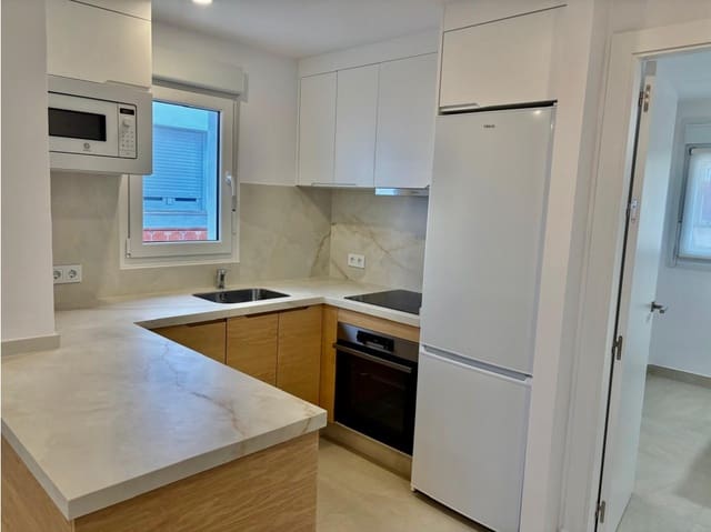 1 quarto Casa em Banda para arrendar em Puerto de la Duquesa, Manilva - 1 000 € (Ref: 9322734)