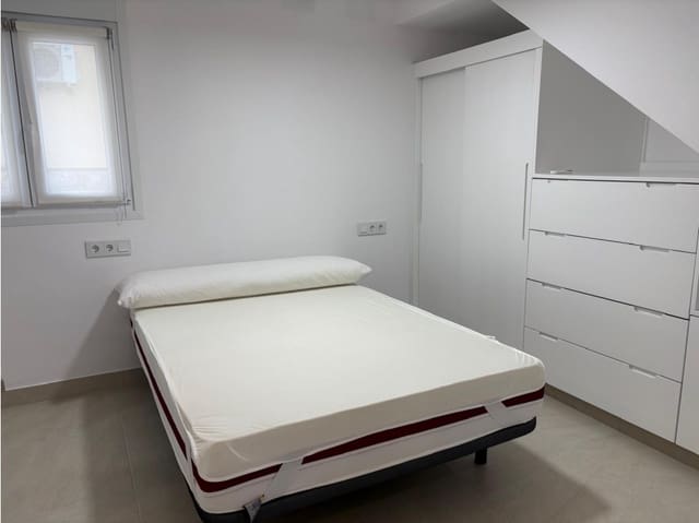 1 quarto Casa em Banda para arrendar em Puerto de la Duquesa, Manilva - 1 000 € (Ref: 9322734)