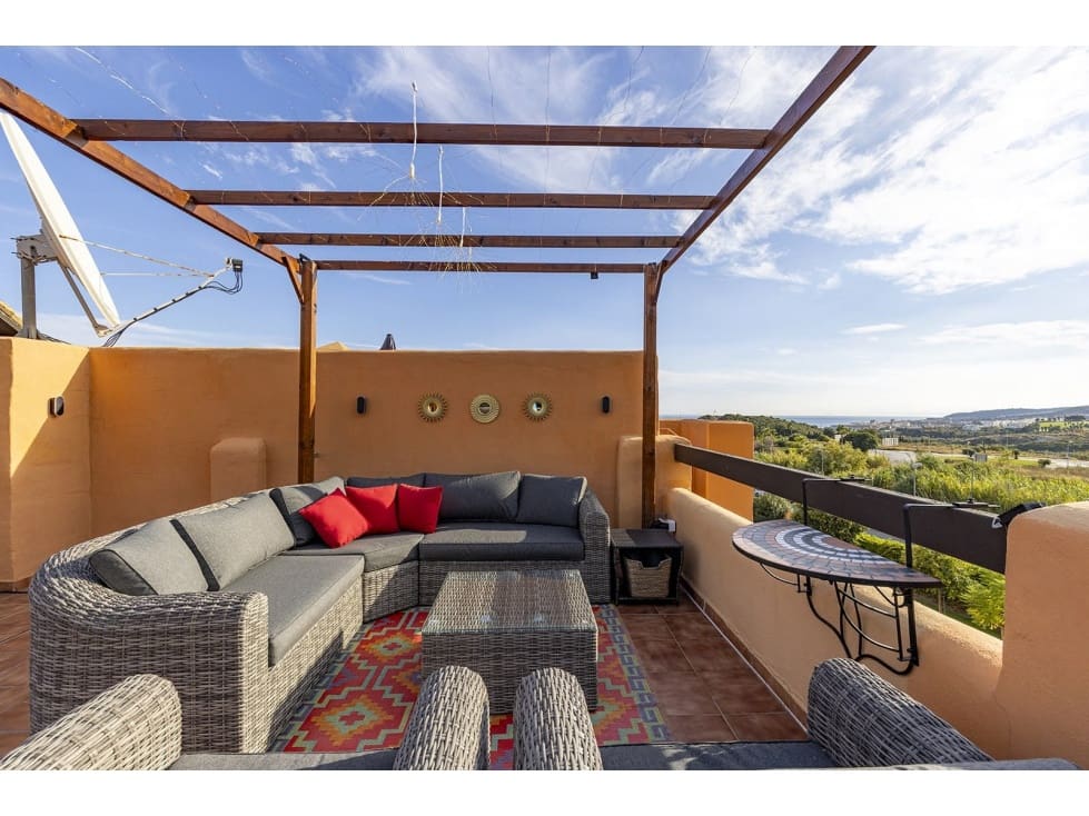 2 bedroom Penthouse for rent in Casares with pool - € 1,480 (Ref: 9378549)