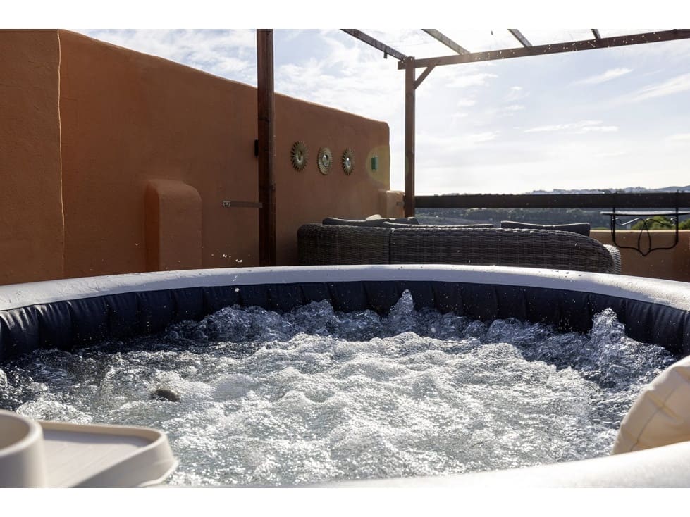 2 bedroom Penthouse for rent in Casares with pool - € 1,480 (Ref: 9378549)