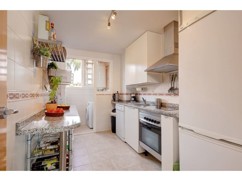 2 bedroom Penthouse for rent in Casares with pool - € 1,480 (Ref: 9378549)