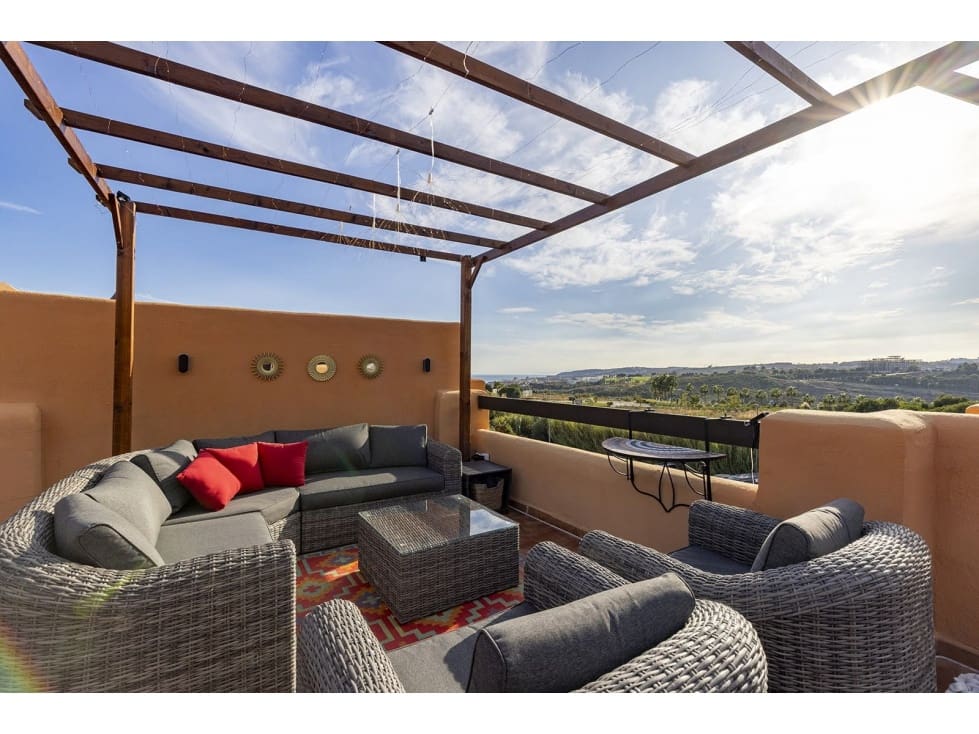 2 bedroom Penthouse for rent in Casares with pool - € 1,480 (Ref: 9378549)