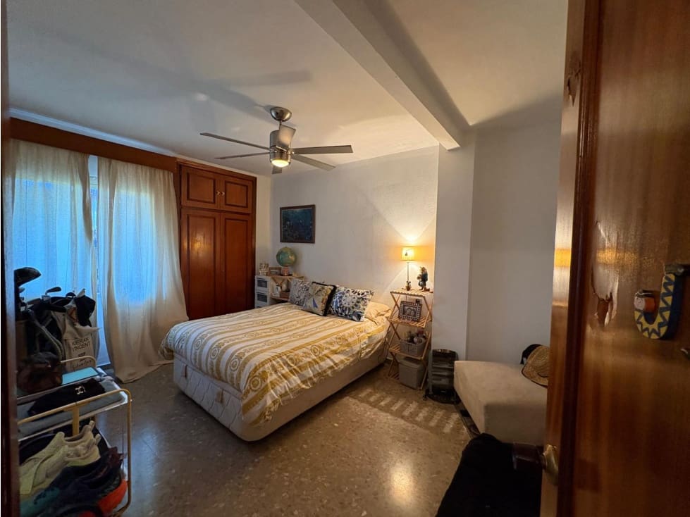 Piso de 3 habitaciones en Estepona en venta - 262.100 € (Ref: 9402756)