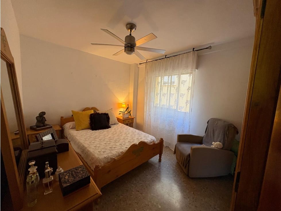 Piso de 3 habitaciones en Estepona en venta - 262.100 € (Ref: 9402756)