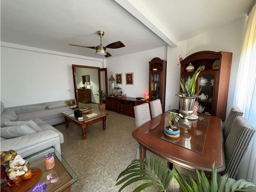 Piso de 3 habitaciones en Estepona en venta - 262.100 € (Ref: 9402756)