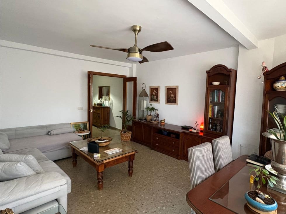 Piso de 3 habitaciones en Estepona en venta - 262.100 € (Ref: 9402756)