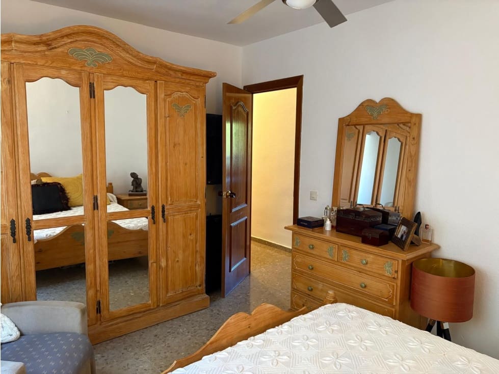 Piso de 3 habitaciones en Estepona en venta - 262.100 € (Ref: 9402756)