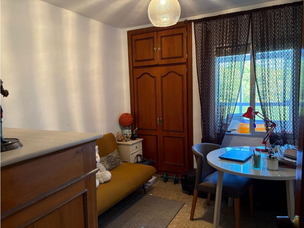 Piso de 3 habitaciones en Estepona en venta - 262.100 € (Ref: 9402756)