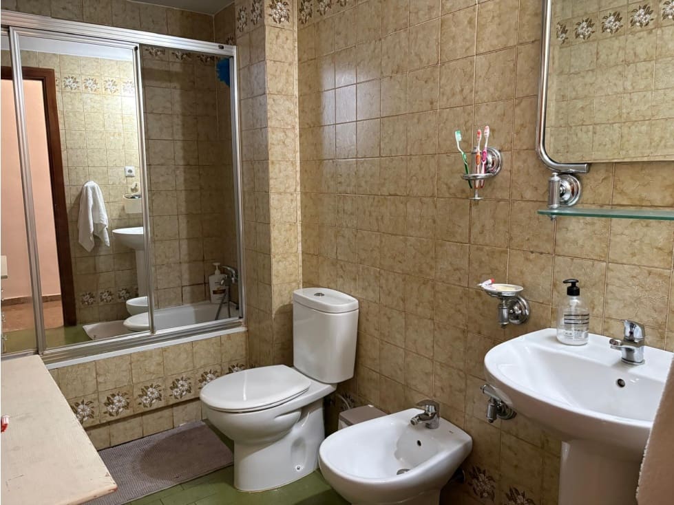 Piso de 3 habitaciones en Estepona en venta - 262.100 € (Ref: 9402756)