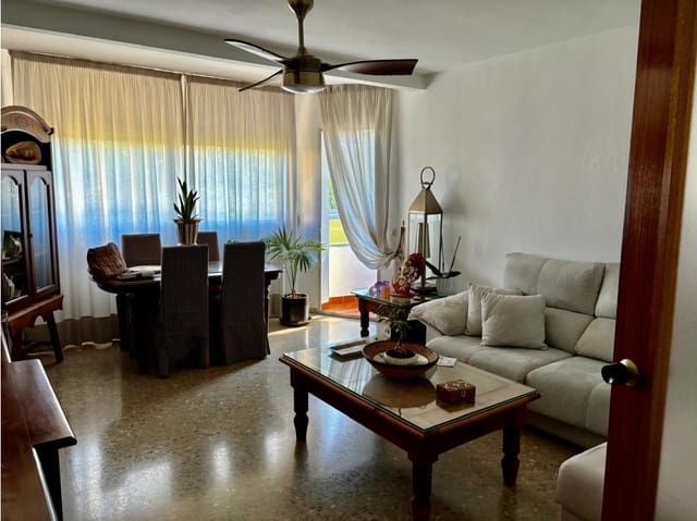 Piso de 3 habitaciones en Estepona en venta - 262.100 € (Ref: 9402756)