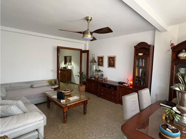 Piso de 3 habitaciones en Estepona en venta - 262.100 € (Ref: 9402756)