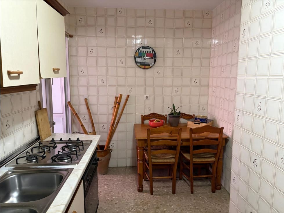 Piso de 3 habitaciones en Estepona en venta - 262.100 € (Ref: 9402756)