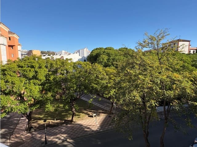 Piso de 3 habitaciones en Estepona en venta - 262.100 € (Ref: 9402756)