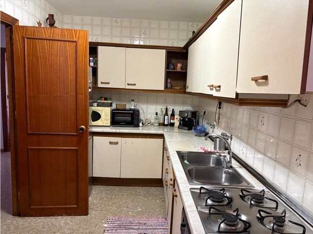 Piso de 3 habitaciones en Estepona en venta - 262.100 € (Ref: 9402756)