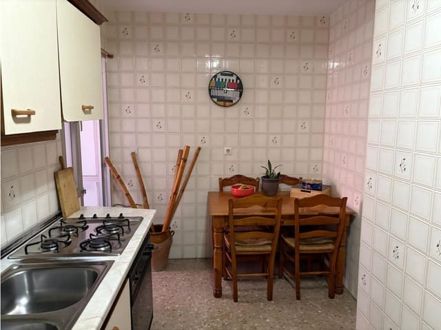 Piso de 3 habitaciones en Estepona en venta - 262.100 € (Ref: 9402756)