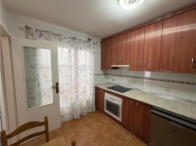 3 soveværelse Byhus til leje i Manilva - € 1.100 (Ref: 9567919)