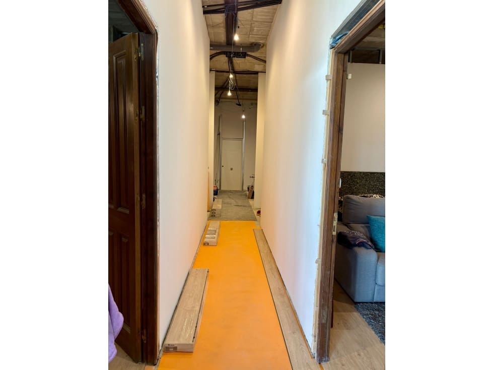 Kaupallinen myytävänä paikassa Estepona mukana uima-altaan - 360 000 € (Ref: 9610699)