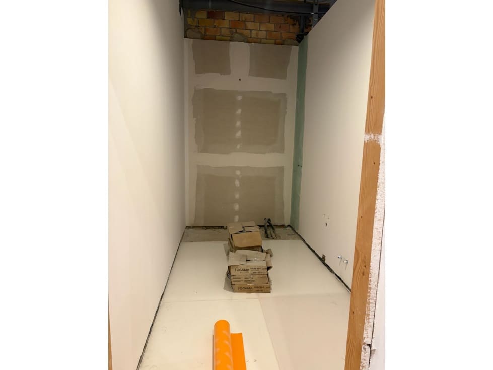 Kaupallinen myytävänä paikassa Estepona mukana uima-altaan - 360 000 € (Ref: 9610699)