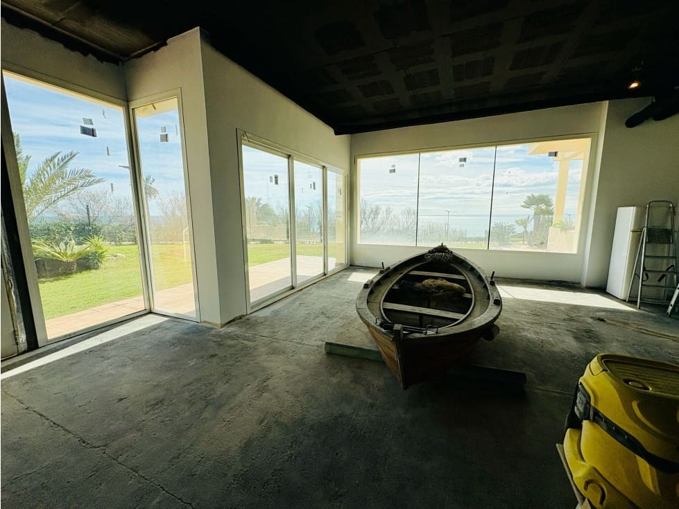 Kaupallinen myytävänä paikassa Estepona mukana uima-altaan - 360 000 € (Ref: 9610699)