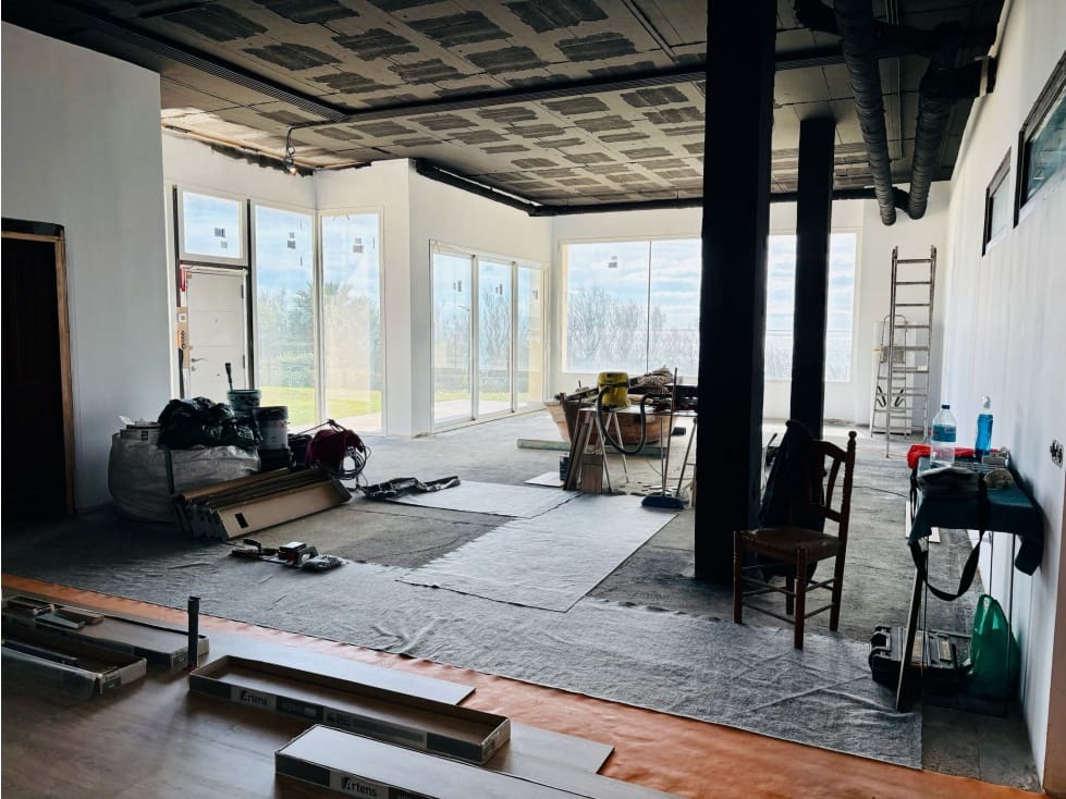 Kaupallinen myytävänä paikassa Estepona mukana uima-altaan - 360 000 € (Ref: 9610699)