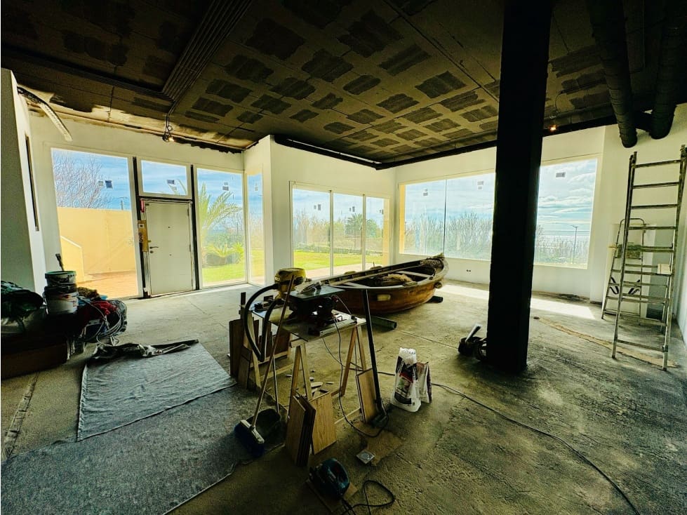 Kaupallinen myytävänä paikassa Estepona mukana uima-altaan - 360 000 € (Ref: 9610699)