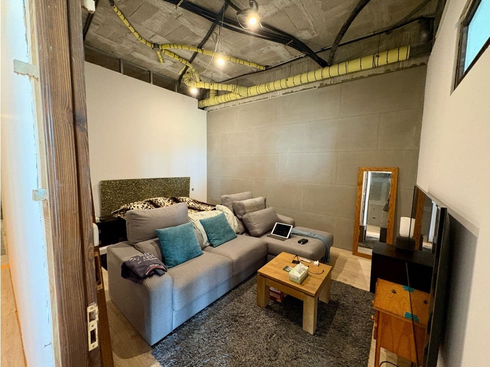 Kaupallinen myytävänä paikassa Estepona mukana uima-altaan - 360 000 € (Ref: 9610699)