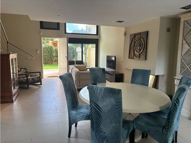 4 chambre Maison de Ville à vendre à Estepona avec piscine - 560 000 € (Ref: 9660777)