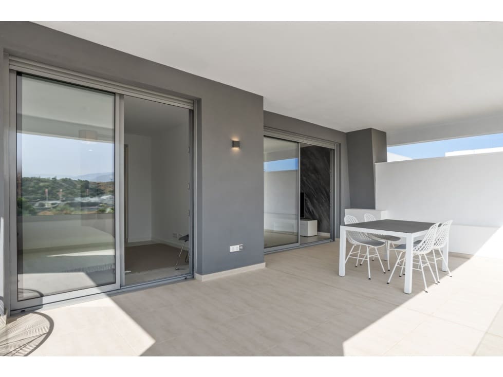 2 bedroom Penthouse for sale in Estepona - € 495,000 (Ref: 9669780)