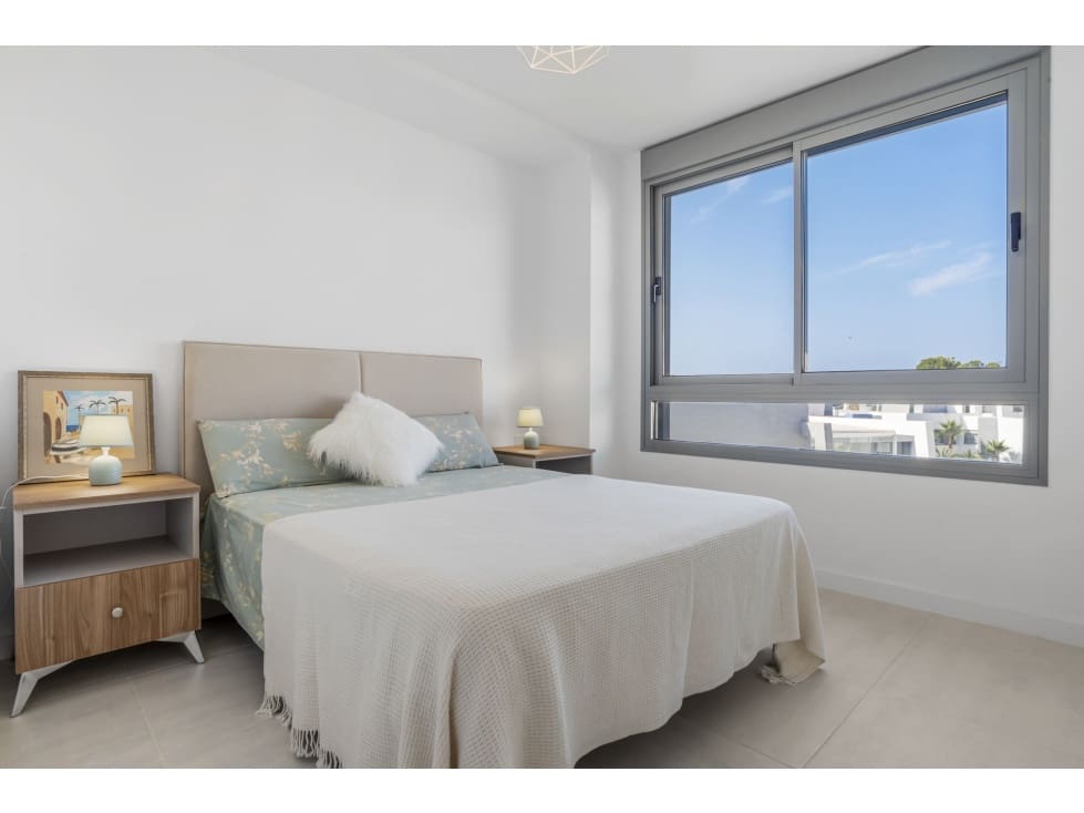 2 bedroom Penthouse for sale in Estepona - € 495,000 (Ref: 9669780)