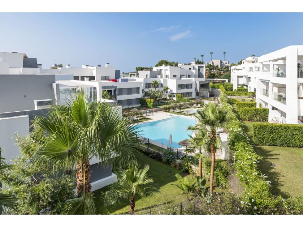 2 bedroom Penthouse for sale in Estepona - € 495,000 (Ref: 9669780)